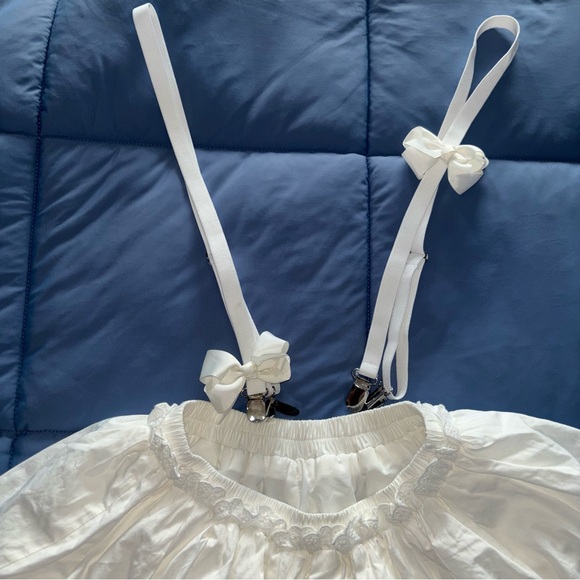 White floral bloomer shorts with bow strap suspenders - Picture 3 of 5